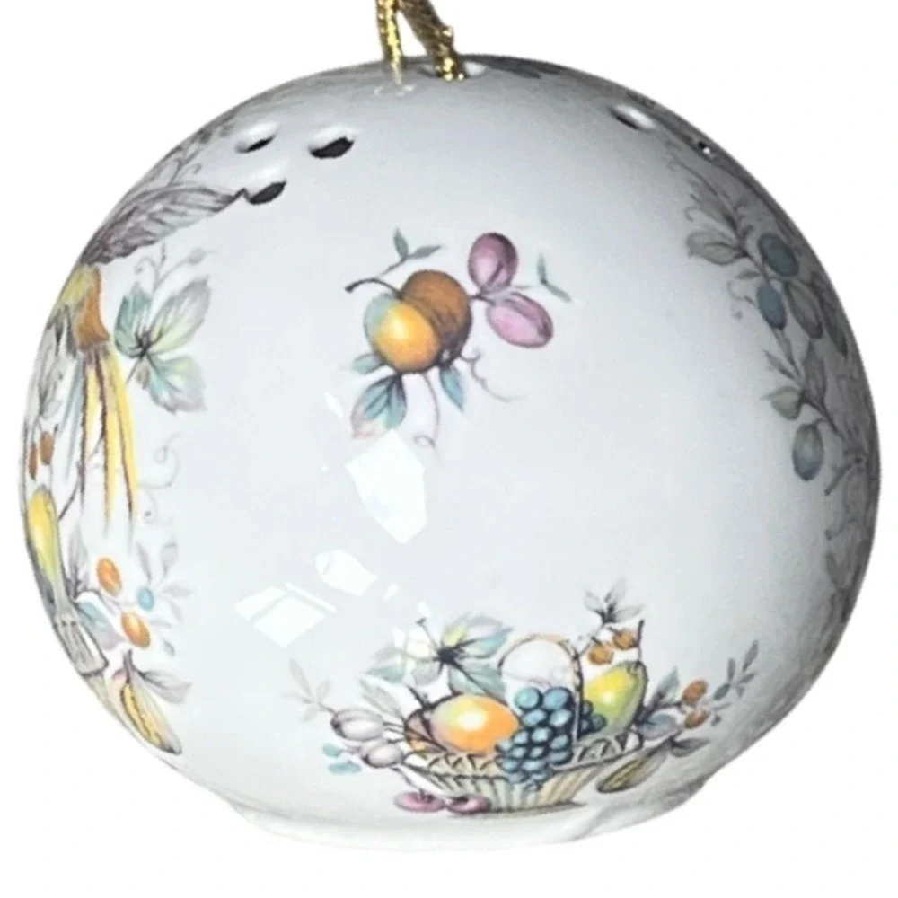 Staffordshire‎ Bone China Pomander Woods of Windsor White Bird Fruit Ornament